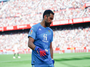 Claudio Bravo nabídl své služby Barceloně i přesto, že ukončil kariéru
