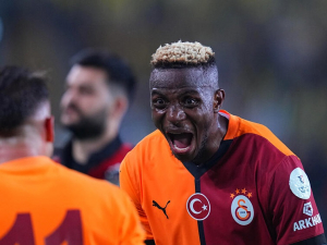Galatasaray se bude snažit o trvalý přestup Victora Osimhena