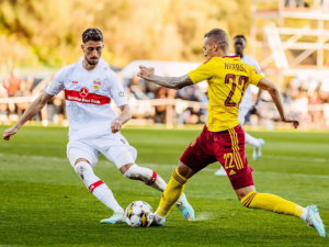 Podaří se Spartě stuttgartská loupež? PSG jede na Arsenal