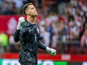 Hansi Flick vyslal směrem k Wojciechu Szczesnymu jasnou zprávu: Žádný hráč v Barceloně nemá jasné místo v základní sestavě
