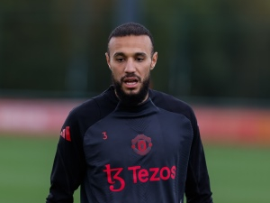 Další starosti pro Erika ten Haga. Obránce Noussair Mazraoui se musel podrobit operaci srdce