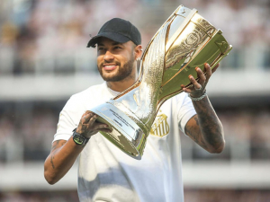 Arsenal potřebuje Neymara, tvrdí boxerská legenda