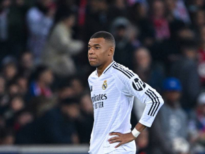 Proč Real Madrid vyeditoval Mbappého z fotky promující novou kolekci oblečení? Možná za to může vyšetřování ve Švédsku