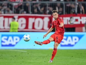 Záložník Bayernu Mnichov Josha Kimmich nevyloučil přestup do Barcelony
