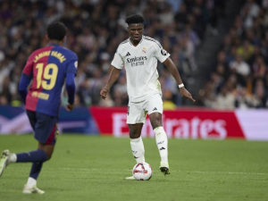 Liverpool je připraven v lednu získat Aureliena Tchouameniho, Real Madrid údajně hráče umístil na přestupovou listinu