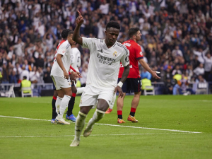 Real Madrid podal nejlepší ligový výkon v sezóně. Proti Osasuně dal Vinícius hattrick, poprvé se letos trefil Bellingham