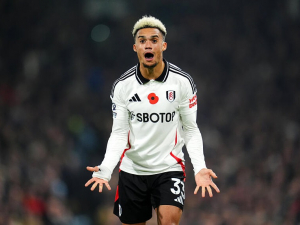 Manchester United se s Liverpoolem popere o dva levé obránce