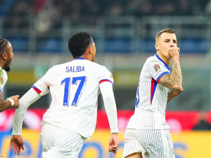 Francie vydrancovala San Siro. Itálii pokořil král standardek Digne