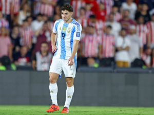 Chodí útočník Atlética Madrid Julián Álvarez se slavnou pornoherečkou? Mia Khalifa důrazně odpovídá na spekulace