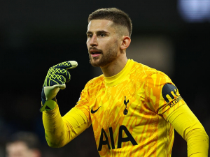 Brankář Tottenhamu Vicario si zlomil nohu. Jak to Spurs vyřeší?