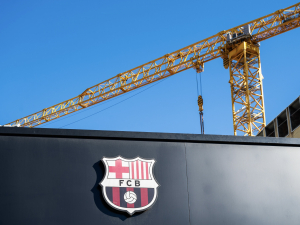 Odhalení tajemství: Proč Barcelona hraje doma v červenomodrých barvách?