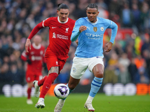Liverpool může Citizens odstřihnout na 11 bodů, Chelsea hostí Aston Villu