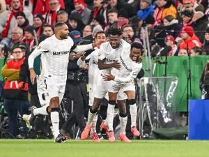 Hořkosladký večer pro české hvězdy: Kovář vychytal Bayern, Schick se zranil a Bayer slaví postup