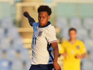 Chelsea podepisuje další obrovský talent. Jde o syna bývalé opory Arsenalu