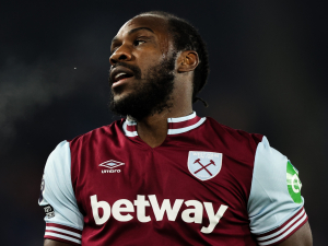Útočník West Hamu Michail Antonio je po autonehodě ve stabilizovaném stavu 
