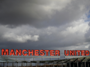 Manchester United šetří na zaměstnancích: Vánoční bonus nahrazen poukazem na nákup do 40 liber 