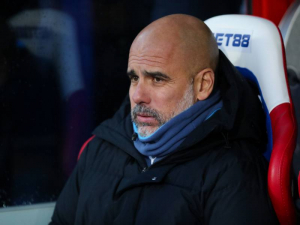 Pep Guardiola se vrátil ke svým škrábancům na hlavě a odhalil pravý důvod toho, proč se u něj objevily