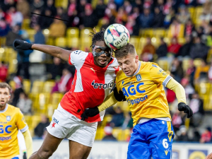 Slavia poprvé v sezóně prohrála. Vydřenou výhru Teplic trefil Trubač