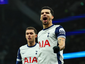 Doufám, že Tottenham vyhraje konečně nějakou trofej, říká kouč Liverpoolu Arne Slot