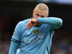 Život není snadný – Haalandovo selhání při penaltě shrnuje krizi Manchesteru City