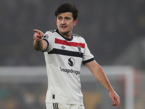 Převezme Harry Maguire kapitánskou pásku od Fernandese? Je vzorem, říká Amorim