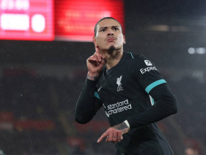 Darwin Núñez údajně dostal zelenou k odchodu z Liverpoolu, nahradit by ho prý mohl Marcus Thuram