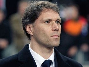 Marco van Basten má namířeno do Hamburku