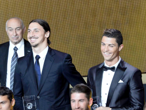 Cristiano Ronaldo vs. Zlatan Ibrahimovič: Trenér Pioli odhaluje hlavní rozdíl