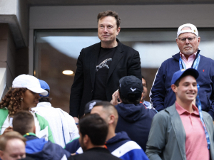 Elon Musk by chtěl koupit Liverpool, tvrdí jeho otec