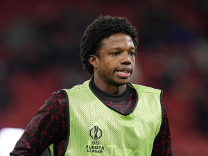 Manchester United se rozloučí s neúspěšným obráncem