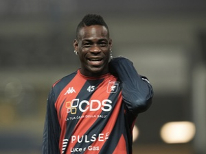 Monza láká Balotelliho, Como Ansu Fatiho