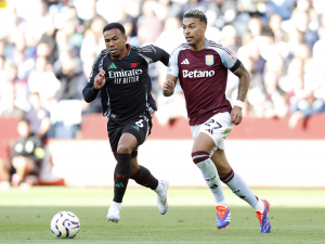 Arsenal přivítá Villans, Liverpool jede na Brentford