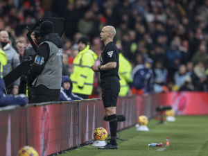 Video: Anthony Taylor odmítl úplatek od fanoušků Nottingham Forest během kontroly u VARu