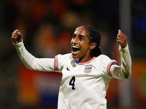 V ženském fotbale padl rekord, do Chelsea přestupuje Naomi Girma za 1,1 milionu dolarů