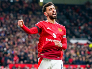 Musíte mít koule, když hrajete za Manchester United, hecuje spoluhráče Bruno Fernandes