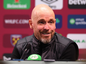 Přestupové spekulace: Odnese krizi Tottenhamu manažer Ange Postecoglou? Nahradit by ho mohl Erik ten Hag