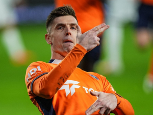 Zapomenutá superstar AC Milán kraluje Turecku