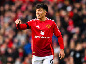 Manchester United má velký problém. Klíčový obránce bude chybět do konce sezóny