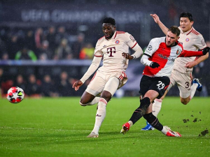Real Madrid nebo Barcelona? Kdepak, Davies prodloužil v Bayernu
