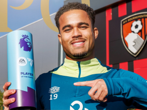 Justin Kluivert překonal svého otce. Je hráčem měsíce Premier League