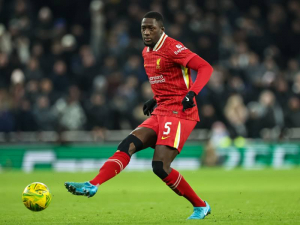 Paris Saint-Germain se v létě zaměří na středního obránce Liverpoolu, hráč má o přestup zájem