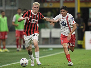 Real Madrid a AC Milán jednají o budoucnosti Alexe Jimeneze: Bude moct devatenáctiletý obránce zůstat na San Siru?