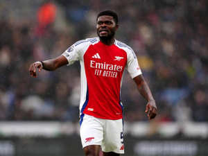 Vrátí se Thomas Partey do La Ligy? Záložník Arsenalu by mohl být potenciální náhradou za De Jonga