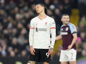 Konec Darwina Núňeze v Liverpoolu? Proti Aston Ville opět minul prázdnou bránu