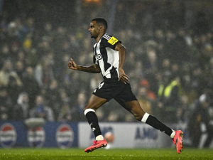 Newcastle nastavil cenovku Alexandera Isaka a doufá, že Barcelona kvůli vysoké ceně přestane mít o útočníka zájem