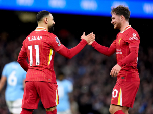 Liverpool zdolal Manchester City na jeho hřišti a odskočil druhému Arsenalu na rozdíl jedenácti bodů