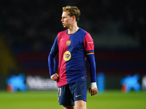 Barcelona nabídla Frenkieho de Jonga hned pěti klubům, blíží se konec Nizozemce v Katalánsku?