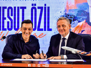 Mesut Özil a jeho kontroverzní kariérní obrat: Z fotbalového hřiště do politiky