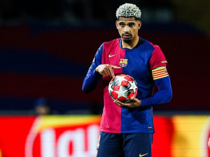 Manchester United by prý v létě chtěl zkusit přestup jednoho z kapitánů Barcelony