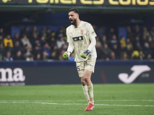 Liverpool řeší postavení svých brankářů, podle přestupového novináře jeden z nich z klubu odejde